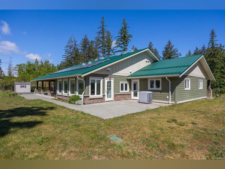 2051 Hector Road, Comox, BC, V9M 3Y7 - 3