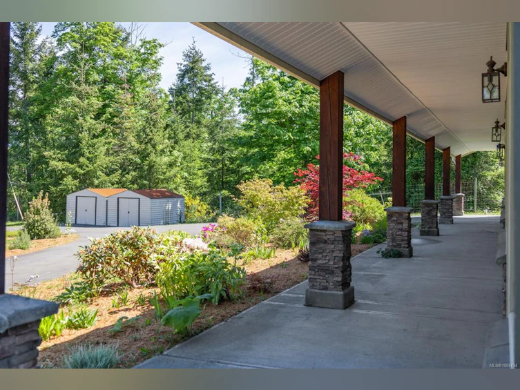 2051 Hector Road, Comox, BC, V9M 3Y7 - 38