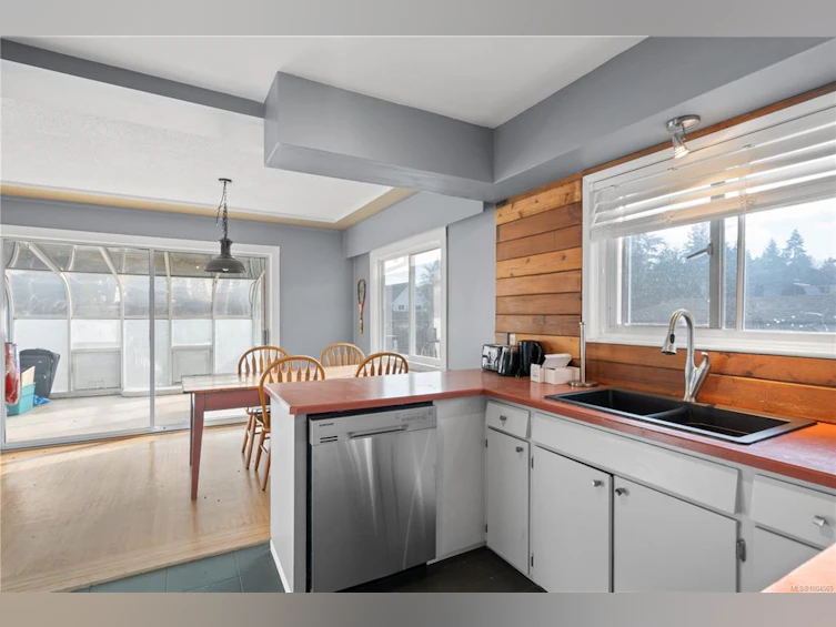 3871 Warren Avenue, Courtenay, BC, V0R 2V0 - 2