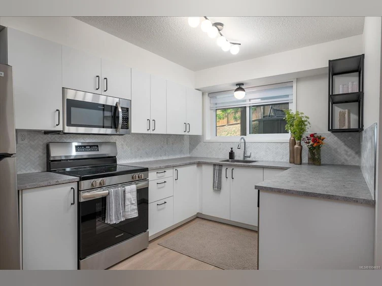 A & B-123 Adams Avenue, Nanaimo, BC, V9S 4R9 - 6
