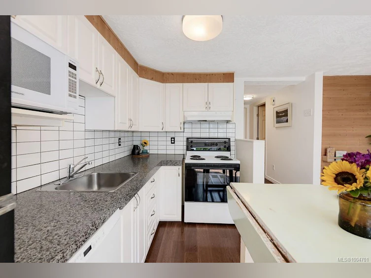 B-609 Su'it Street, Victoria, BC, V8V 4C3 - 20