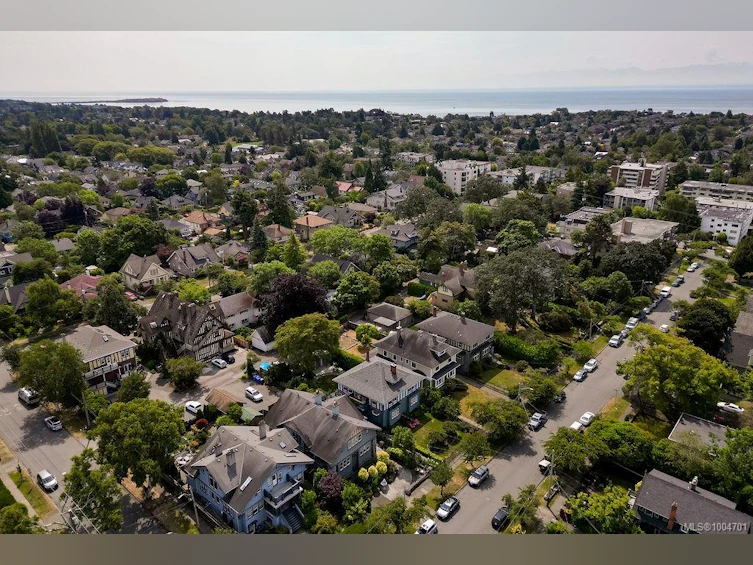 B-609 Su'it Street, Victoria, BC, V8V 4C3 - 62