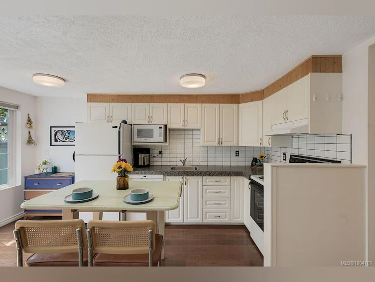 B-609 Su'it Street, Victoria, BC, V8V 4C3 - 16
