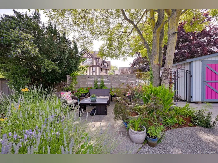 B-609 Su'it Street, Victoria, BC, V8V 4C3 - 48