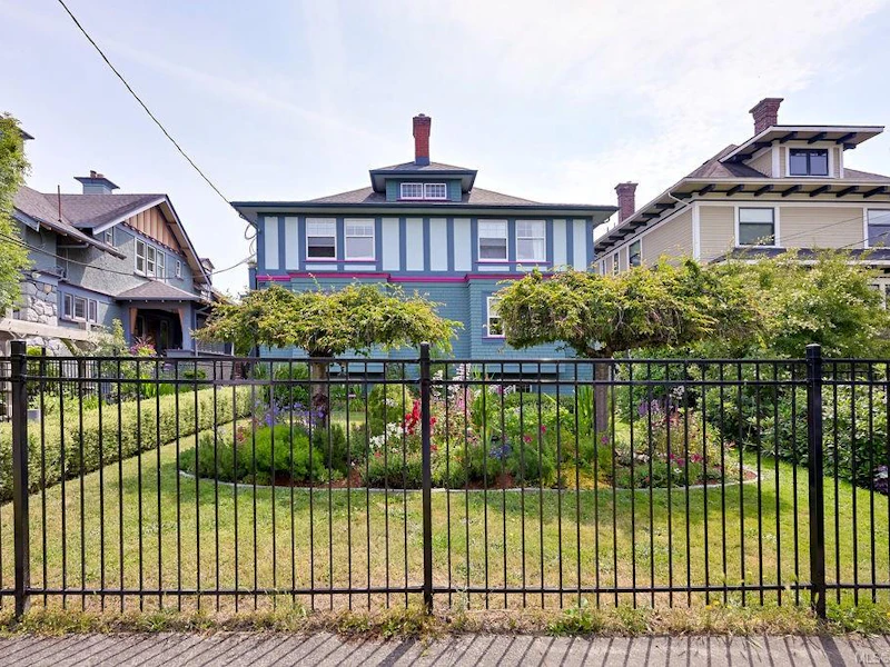 B - 609 Su’it Street, Victoria BC V8V 4C3