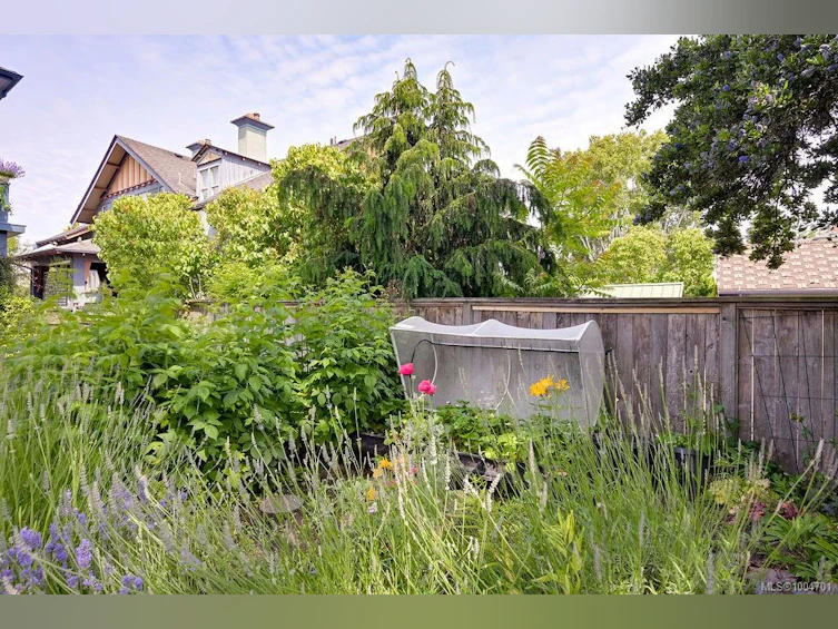 B-609 Su'it Street, Victoria, BC, V8V 4C3 - 45