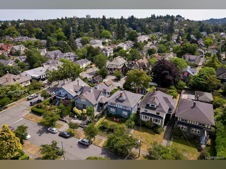 B-609 Su'it Street, Victoria, BC, V8V 4C3 - 61