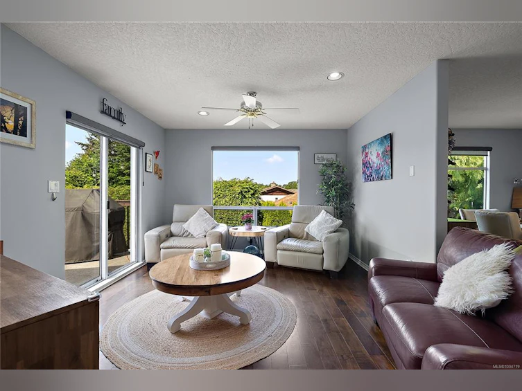 1529 Mt. Douglas Cross Road, Saanich, BC, V8N 1Z9 - 7