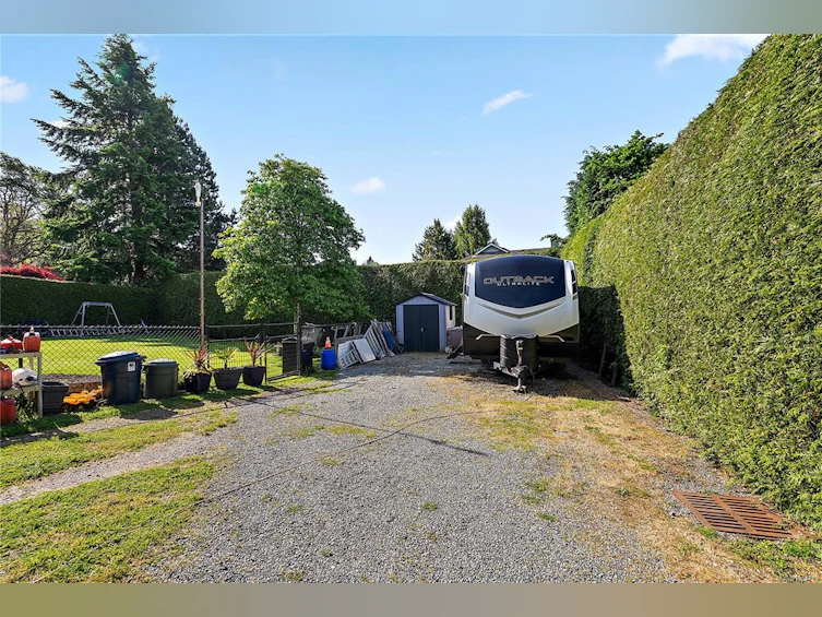 1529 Mt. Douglas Cross Road, Saanich, BC, V8N 1Z9 - 30