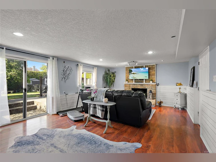 1529 Mt. Douglas Cross Road, Saanich, BC, V8N 1Z9 - 23