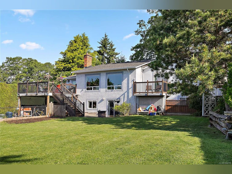 1529 Mt. Douglas Cross Road, Saanich, BC, V8N 1Z9 - 29