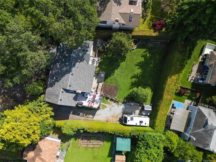 1529 Mt. Douglas Cross Road, Saanich, BC, V8N 1Z9 - 35