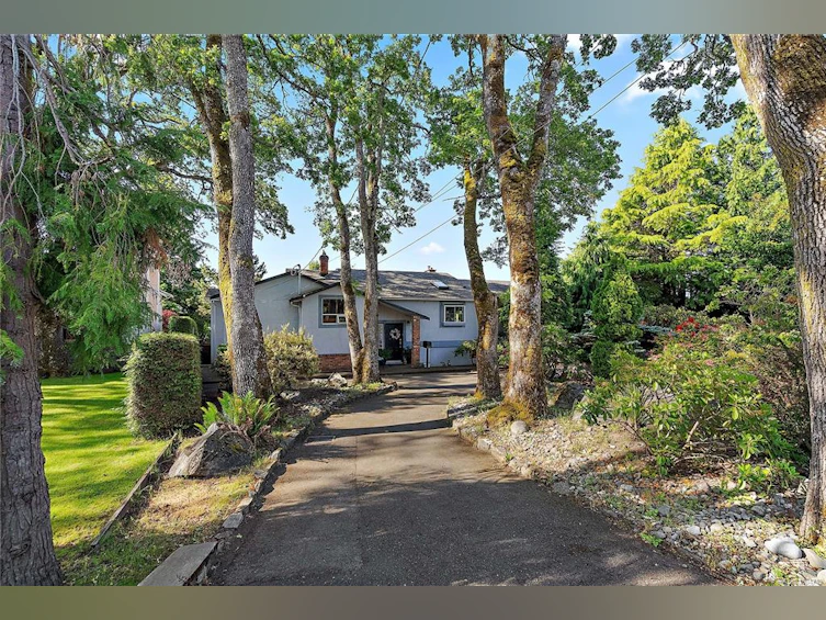 1529 Mt. Douglas Cross Road, Saanich, BC, V8N 1Z9 - 2