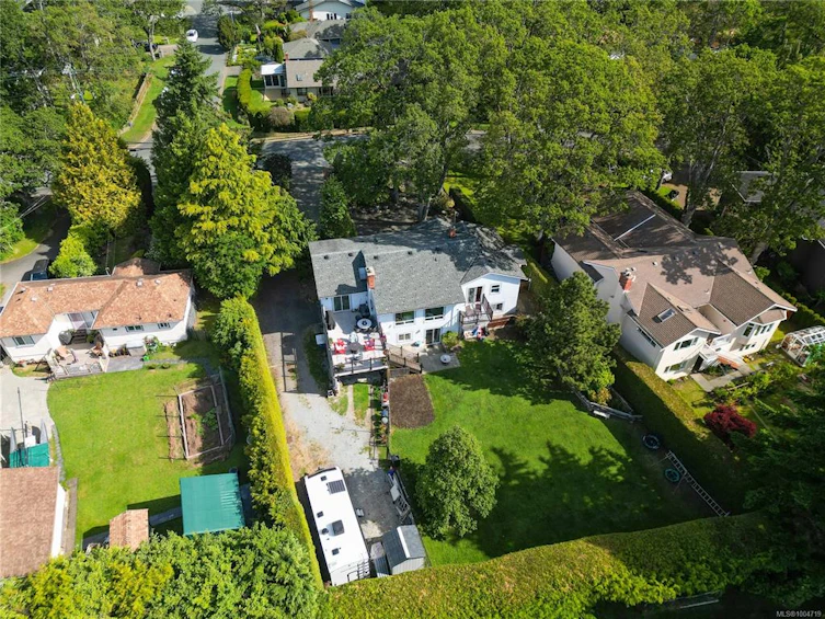 1529 Mt. Douglas Cross Road, Saanich, BC, V8N 1Z9 - 33