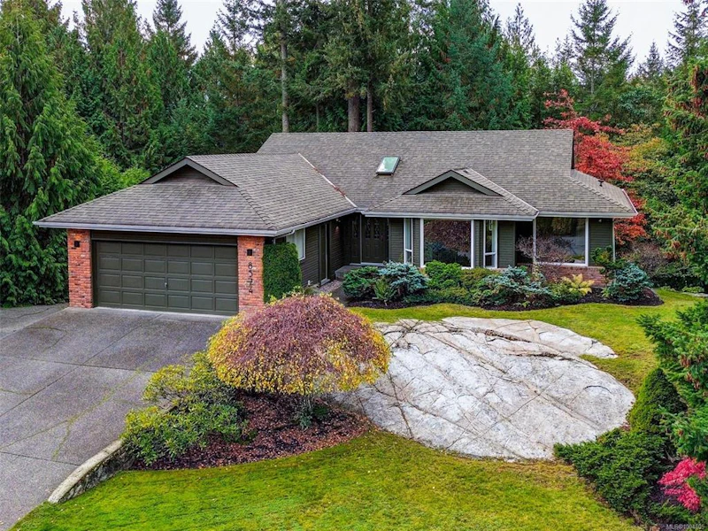8574 Kingcome Crescent, North Saanich BC V8L 5B6