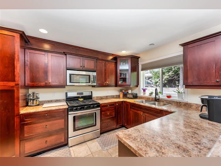 3666 Soren Place, Cobble Hill, BC, V0R 1L0 - 4