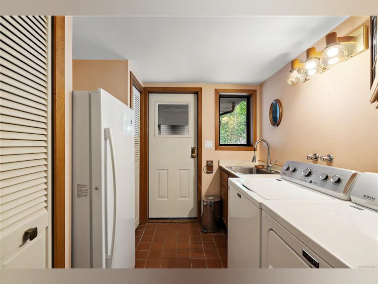 2268 Tryon Road, North Saanich, BC, V8L 5H7 - 23