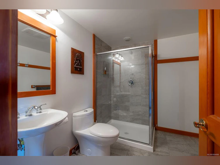 1027&1033 West Road, Quadra Island, BC, V0P 1N0 - 39