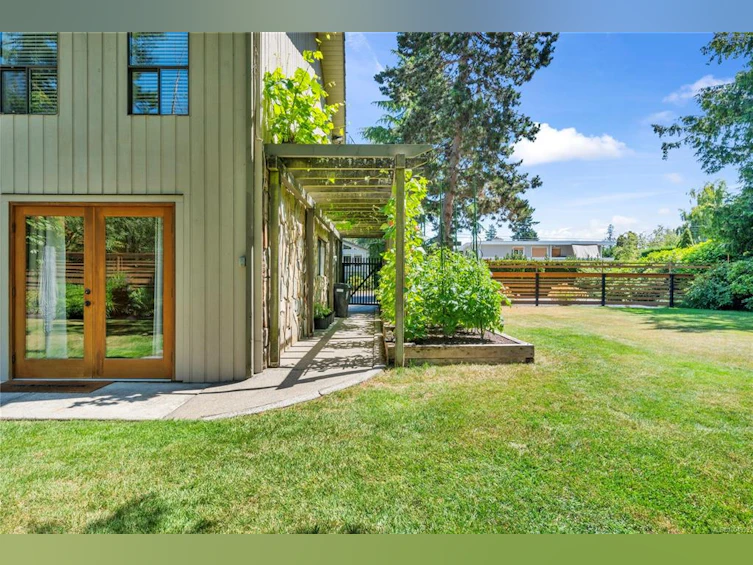 895 Dickinson Way, French Creek, BC, V9P 1Z7 - 58