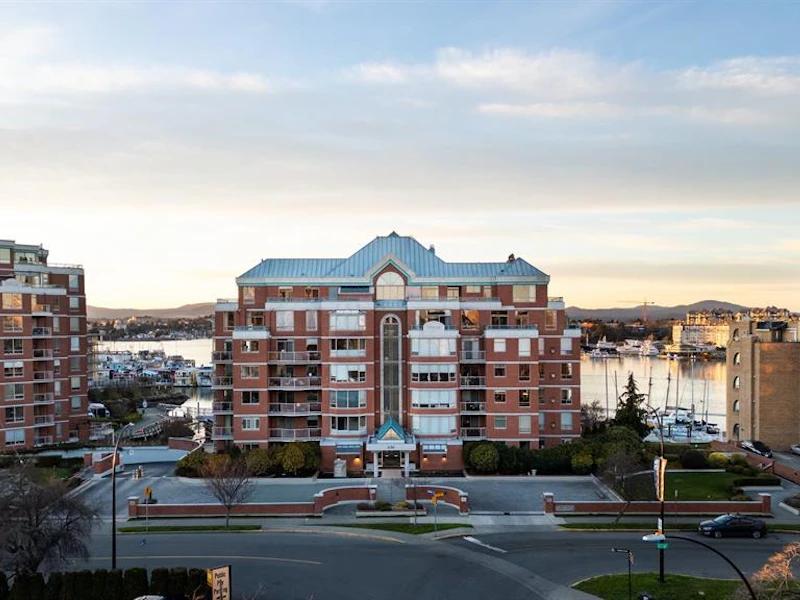 301 - 636 Montreal Street, Victoria BC V8V 4Y1