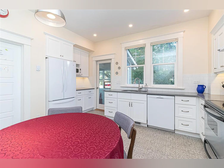 1441 Edgeware Road, Victoria, BC, V8T 2J4 - 16