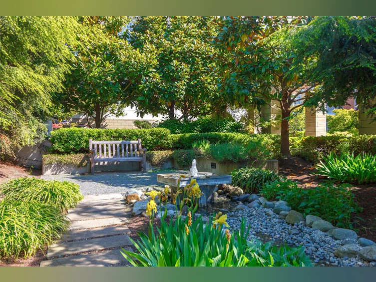215-999 Burdett Avenue, Victoria, BC, V8V 3G7 - 40