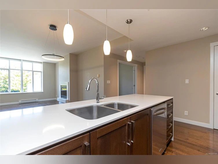 215-999 Burdett Avenue, Victoria, BC, V8V 3G7 - 18
