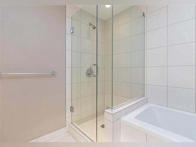 215-999 Burdett Avenue, Victoria, BC, V8V 3G7 - 25