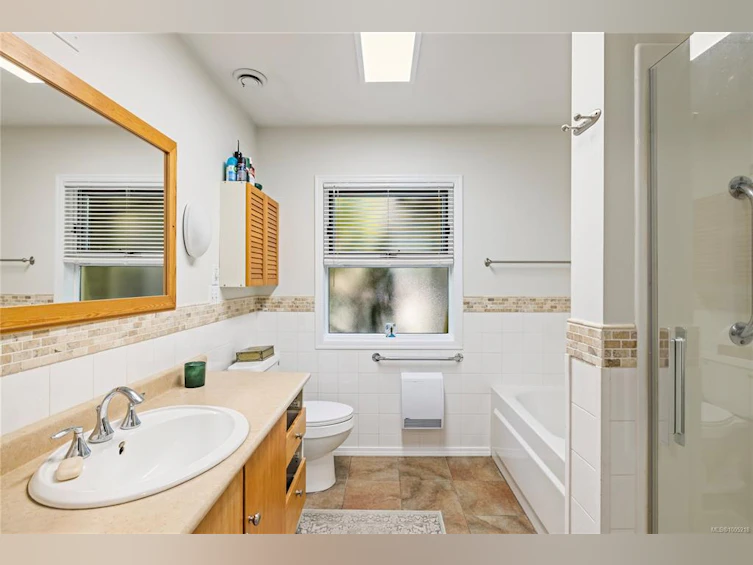 455 W First Avenue, Qualicum Beach, BC, V9K 1J8 - 26