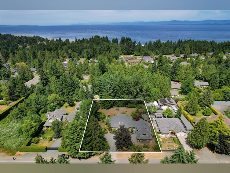 455 W First Avenue, Qualicum Beach, BC, V9K 1J8 - 2