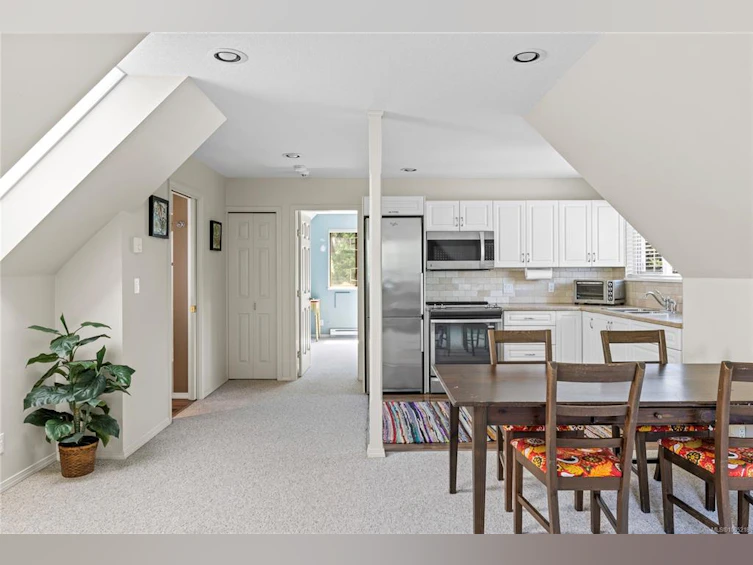 455 W First Avenue, Qualicum Beach, BC, V9K 1J8 - 9