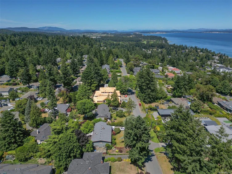 2-5032 Wesley Road, Saanich, BC, V8Y 1Z4 - 16