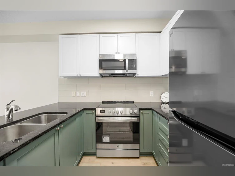 405-99 Chapel Street, Nanaimo, BC, V9R 5H3 - 3