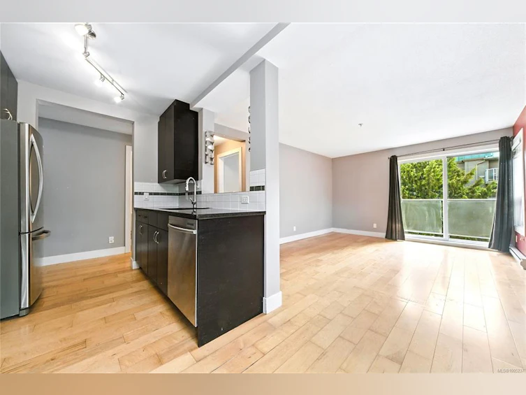 203-2515 Dowler Place, Victoria, BC, V8T 4H7 - 4