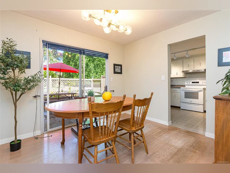 22-3981 Nelthorpe Street, Saanich, BC, V8X 3Z2 - 10