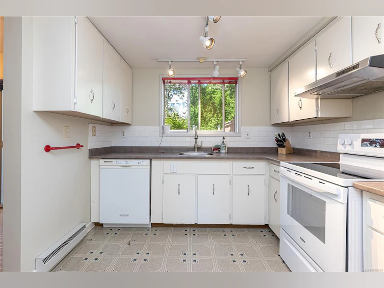 22-3981 Nelthorpe Street, Saanich, BC, V8X 3Z2 - 13