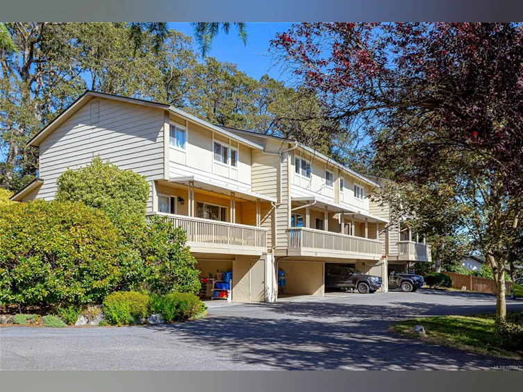 22-3981 Nelthorpe Street, Saanich, BC, V8X 3Z2