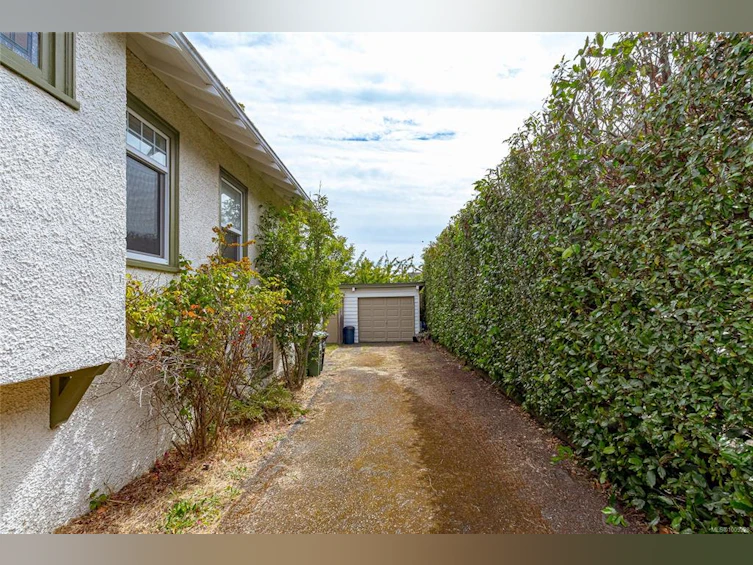 129 Linden Avenue, Victoria, BC, V8V 4E2 - 32