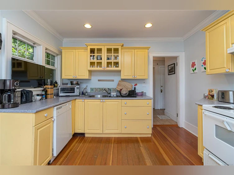 129 Linden Avenue, Victoria, BC, V8V 4E2 - 2