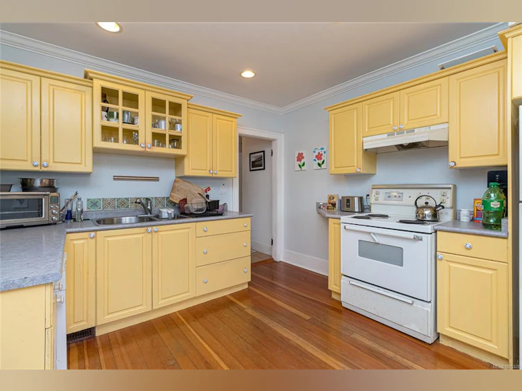 129 Linden Avenue, Victoria, BC, V8V 4E2 - 3