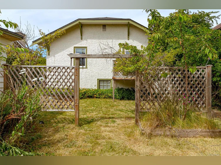129 Linden Avenue, Victoria, BC, V8V 4E2 - 31