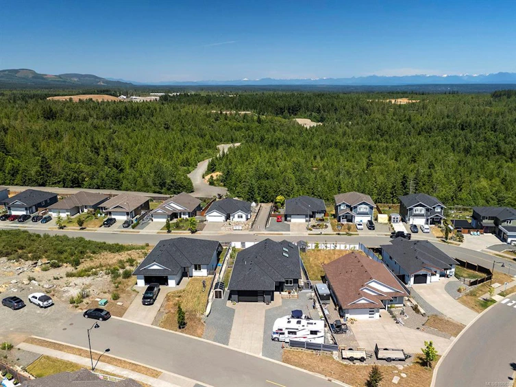 2415 Beaumont Crescent, Cumberland, BC, V0R 1S0 - 2
