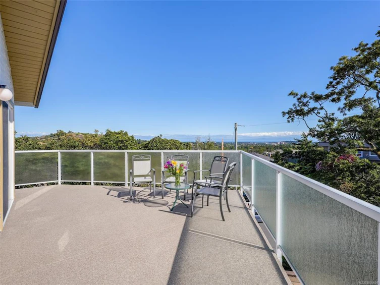 1472 Banff Place, Saanich, BC, V8P 2E8 - 21