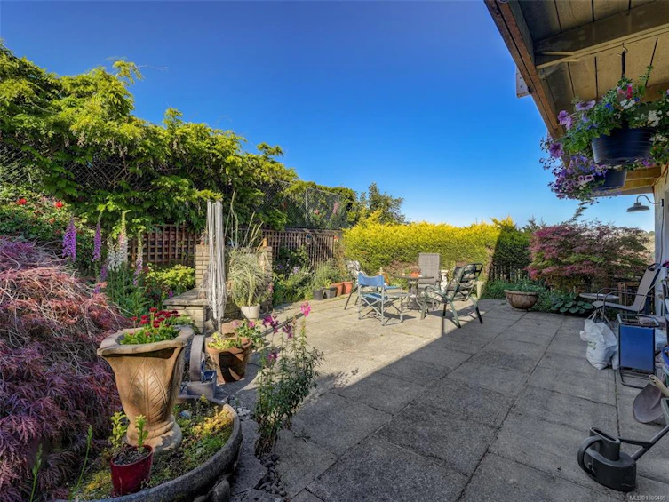 1472 Banff Place, Saanich, BC, V8P 2E8 - 24