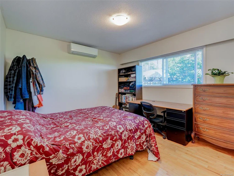 1472 Banff Place, Saanich, BC, V8P 2E8 - 13