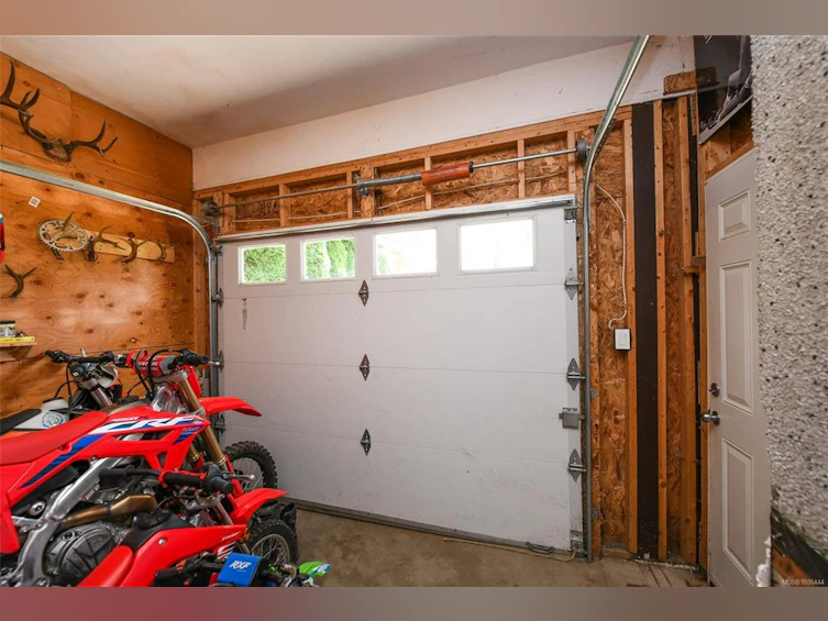 7452 Cougar Smith Road, Fanny Bay, BC, V0R 1W0 - 47