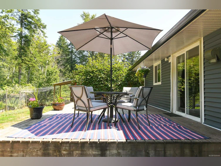 7452 Cougar Smith Road, Fanny Bay, BC, V0R 1W0 - 3