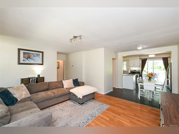 7452 Cougar Smith Road, Fanny Bay, BC, V0R 1W0 - 6