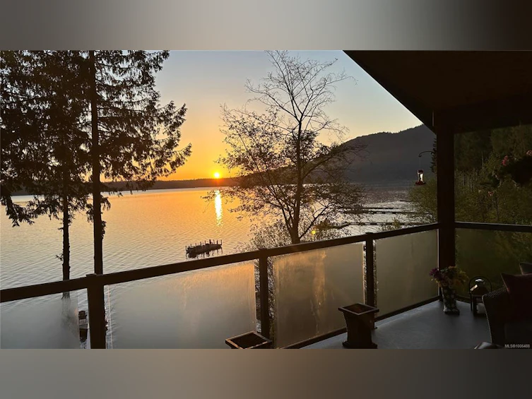 2304 South Lake Road, Qualicum Beach, BC, V9K 2L7 - 2