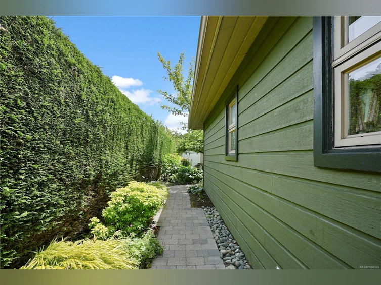 4119 Lark Road, Saanich, BC, V8X 4G4 - 23